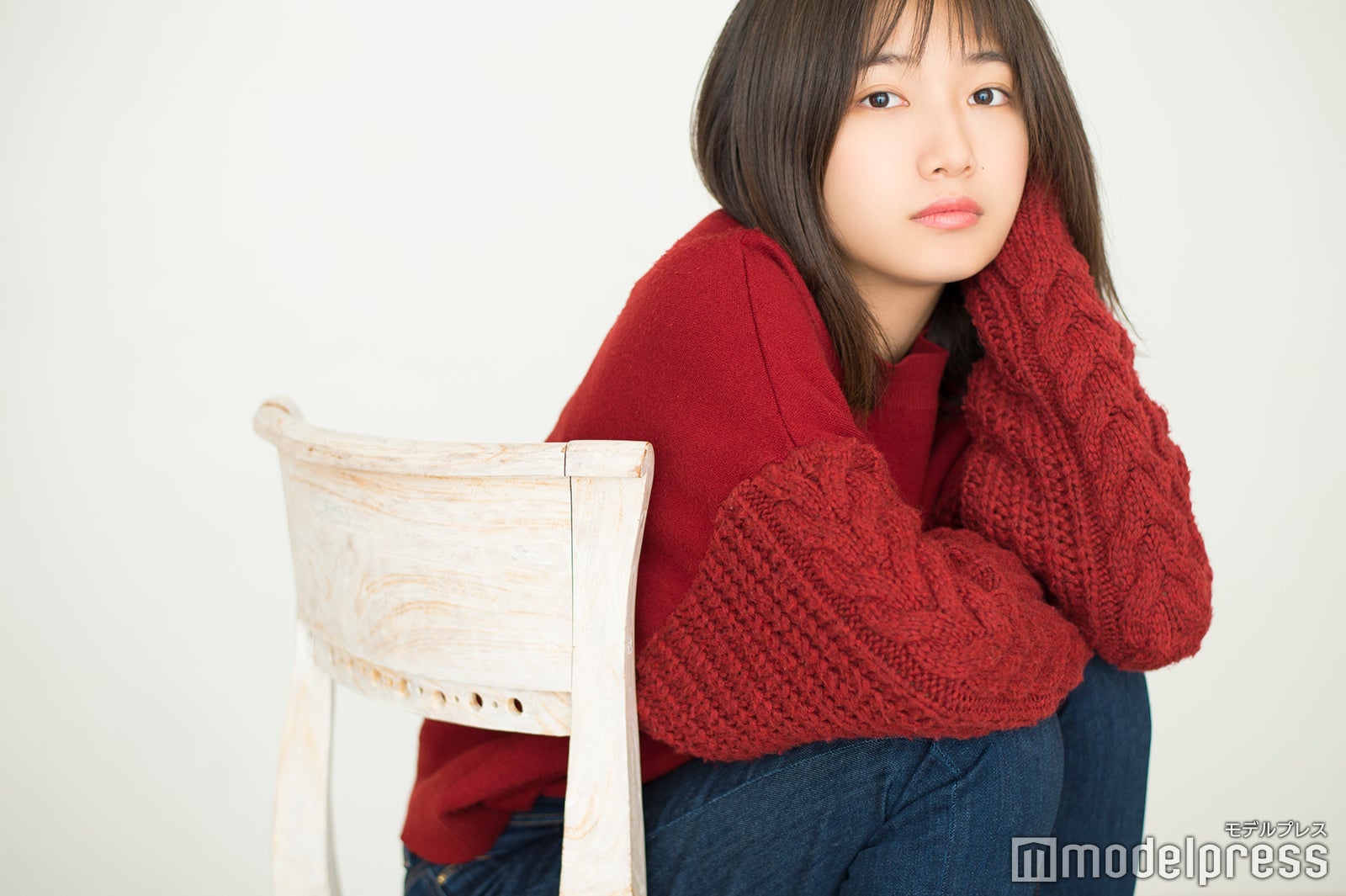 2000年5月8日生まれ、東京都出身。2017年デビュー。デビュー直後のオーディションで決まった出演作品「LINE」のWEB動画の再生回数がYou Tubeで190万回を超え話題となる
